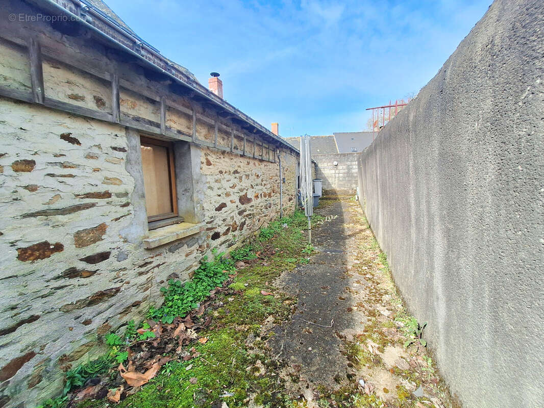 Maison à COMBREE