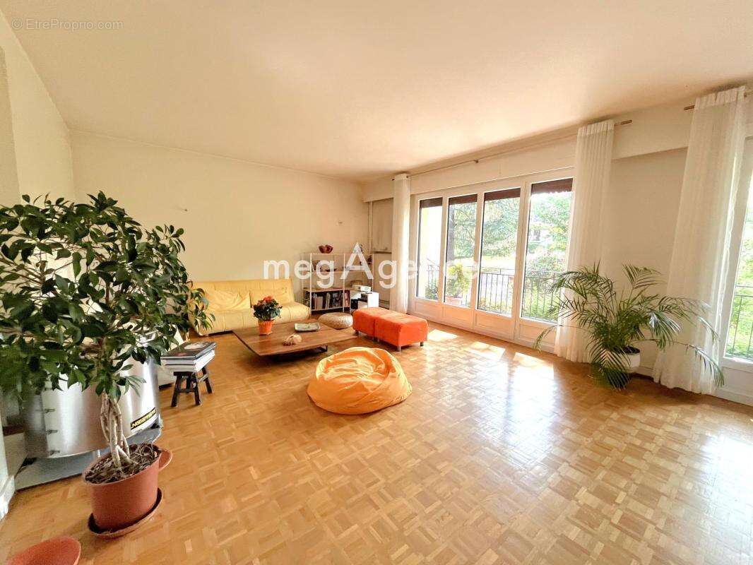 Appartement à SAINT-NOM-LA-BRETECHE
