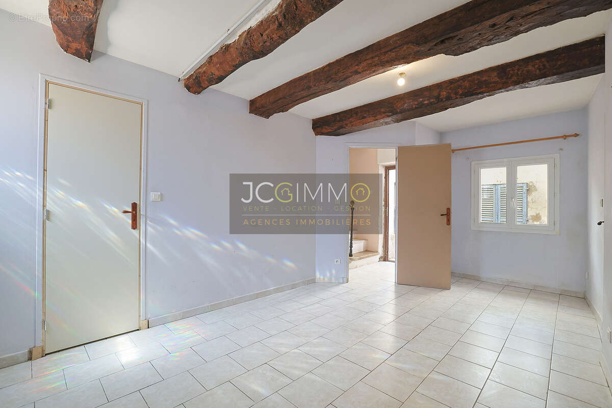 Maison à SOLLIES-TOUCAS