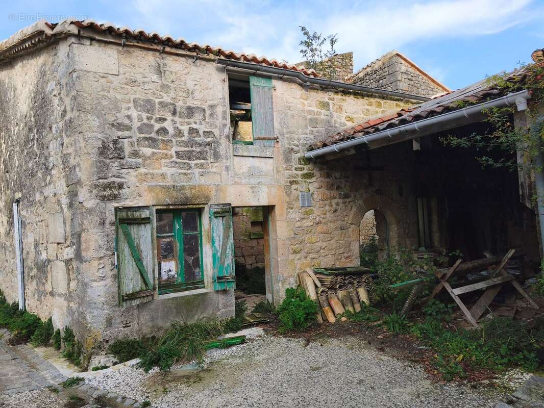 Maison 76 m² à Soyaux  - photo 197