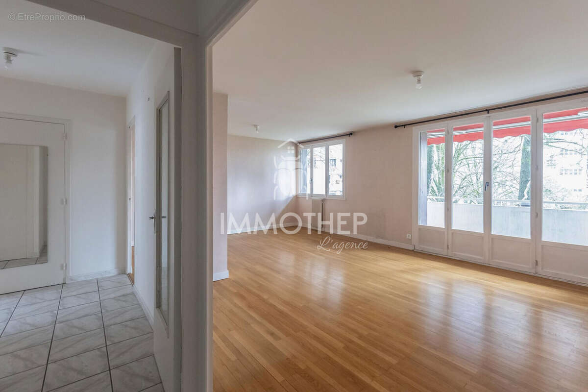 Appartement à MEYLAN