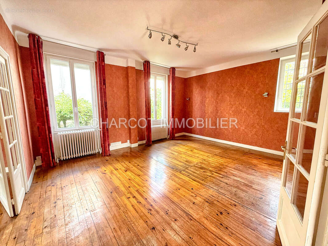 Maison à SAINTE-FOY-LES-LYON