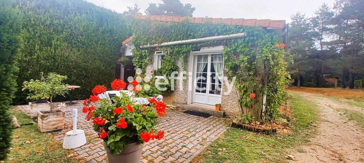 Maison 87 m² à Anglards-De-Saint-Flour  - photo 3