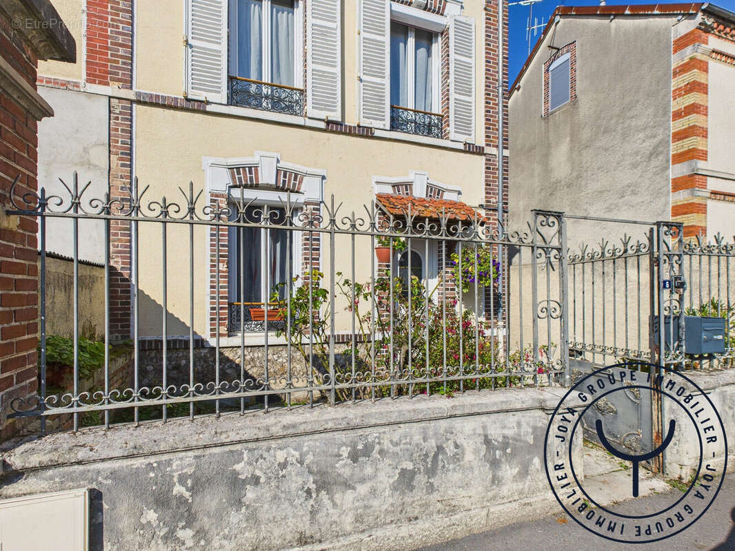 Maison à ROMILLY-SUR-SEINE