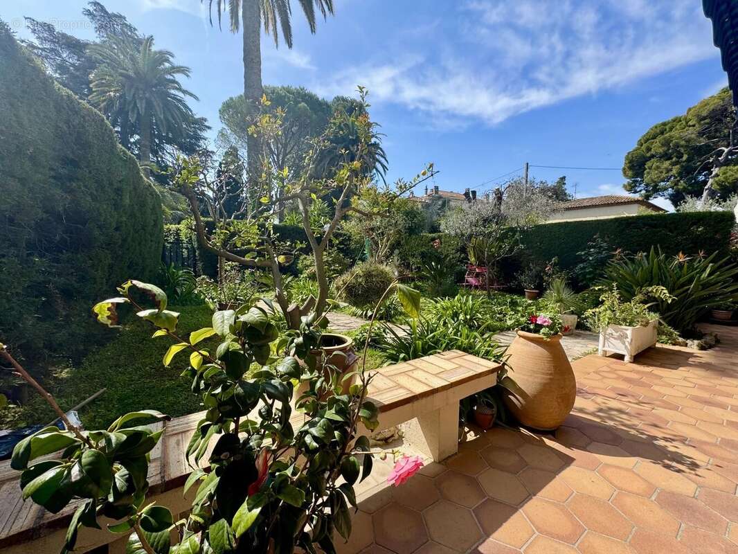 Appartement à LE CANNET