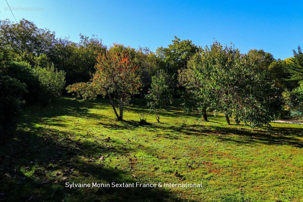 Maison à SAINT-MEDARD-D&#039;EXCIDEUIL