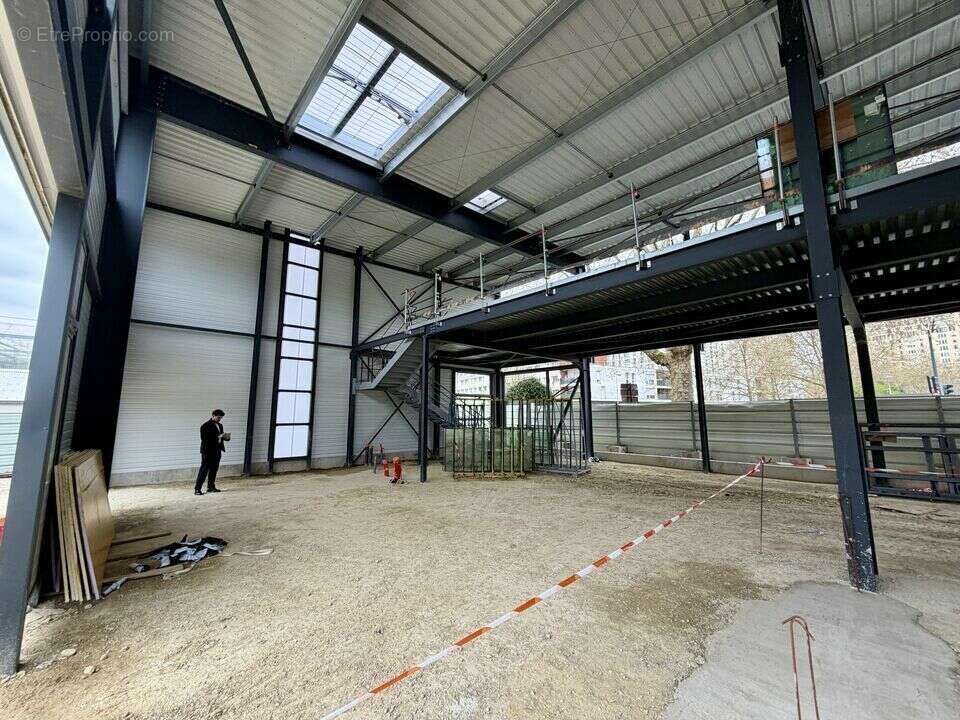 Autre à STAINS