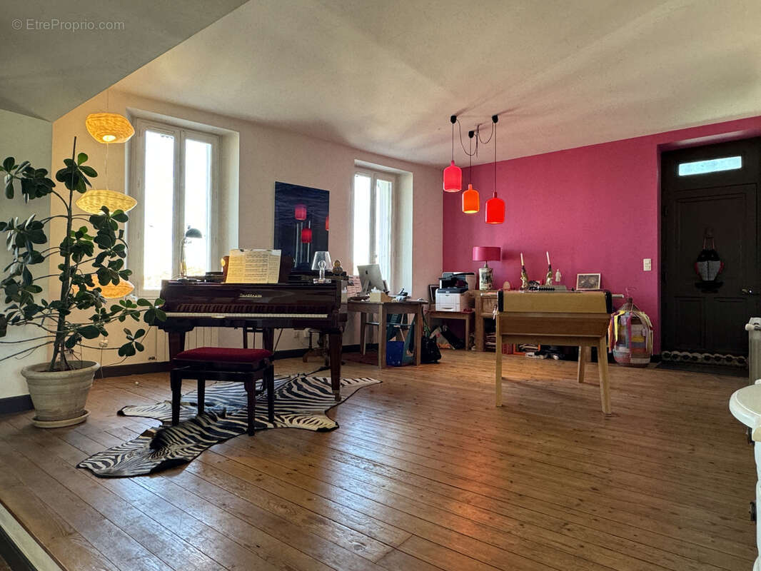 Maison à BARBEZIEUX-SAINT-HILAIRE