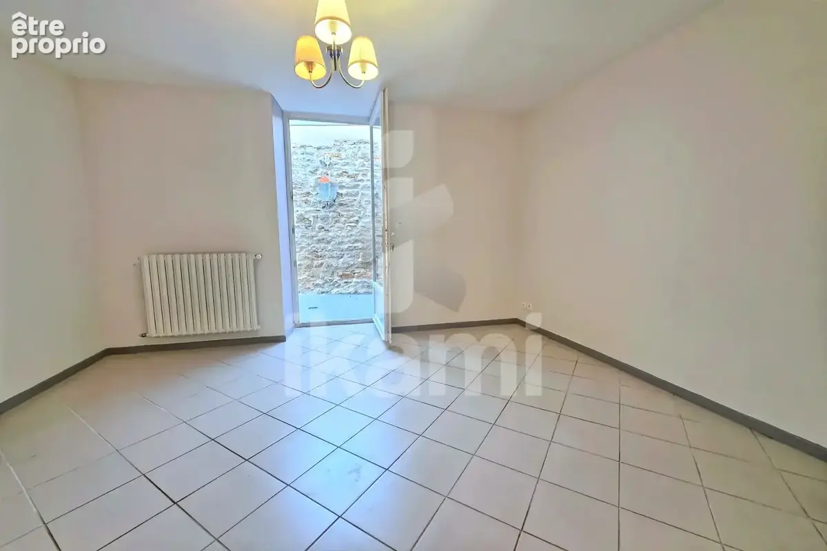 Maison de village en pierre   86 m2   Impasse au calme, cour et terrasse - photo 6