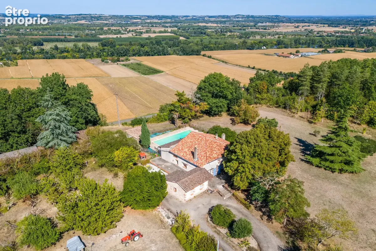 Country house with garage, annexe and outbuildings - photo 26