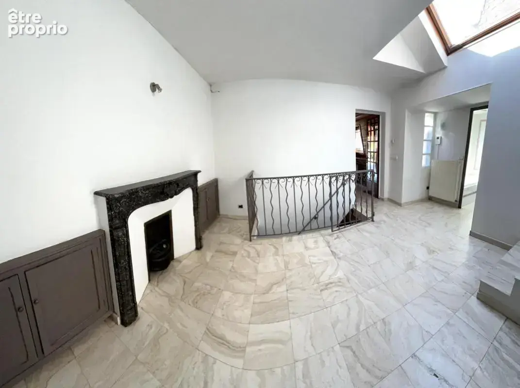 Coup de cœur assuré ! Grande maison de 198 m², 4 chambres, beaux volumes et un excellent rapport qualité/prix à seulement 182 00 - photo 3
