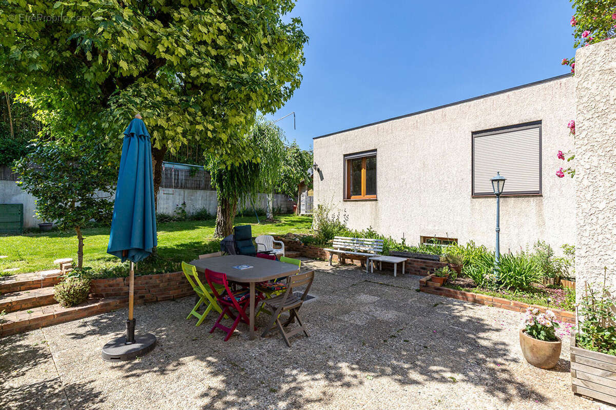 Maison à SAULX-LES-CHARTREUX