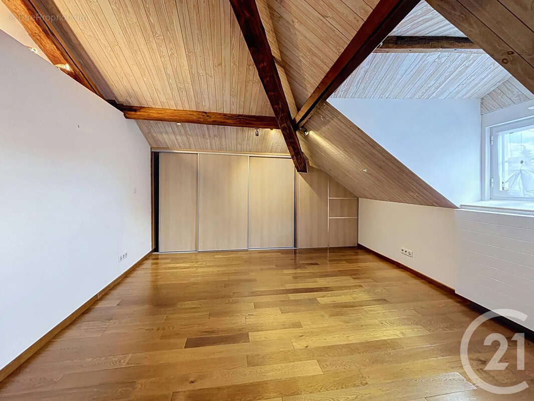 Maison 300 m² à Combs-La-Ville  - photo 19