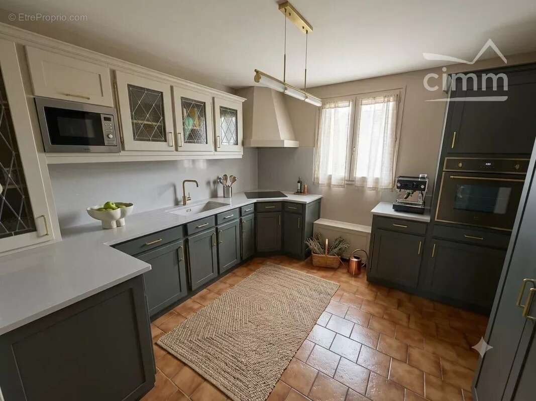 Maison lumineuse avec atelier et espace extérieur convivial - photo 7