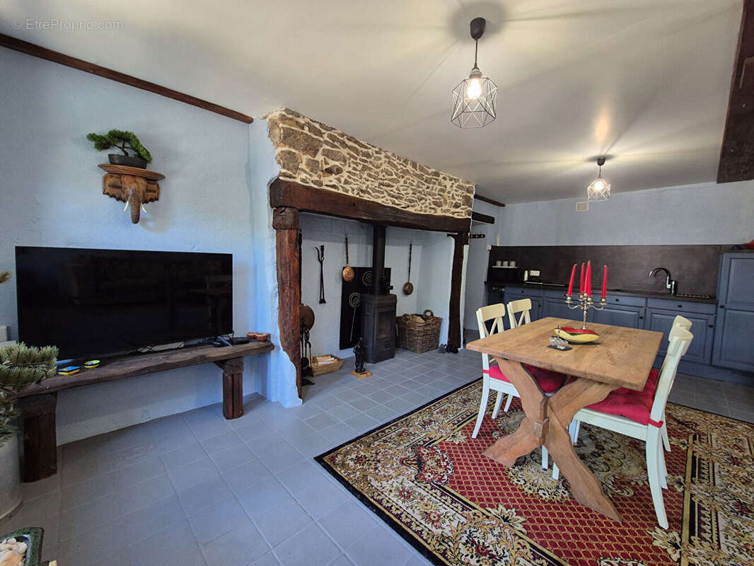 CORRÈZE. PEYRISSAC. Maison en pierre avec 3 chambres, gîte en pierre, garage et jardin de 2 062 m². - photo 15