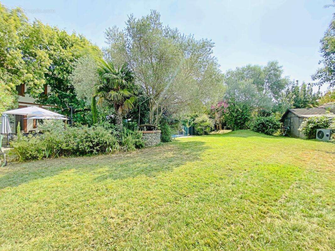 À Vendre : La Villa Pauline, joyau historique de Muret - photo 2