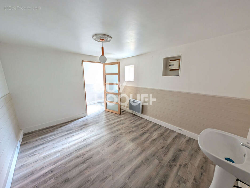 Commerce à LOUVECIENNES