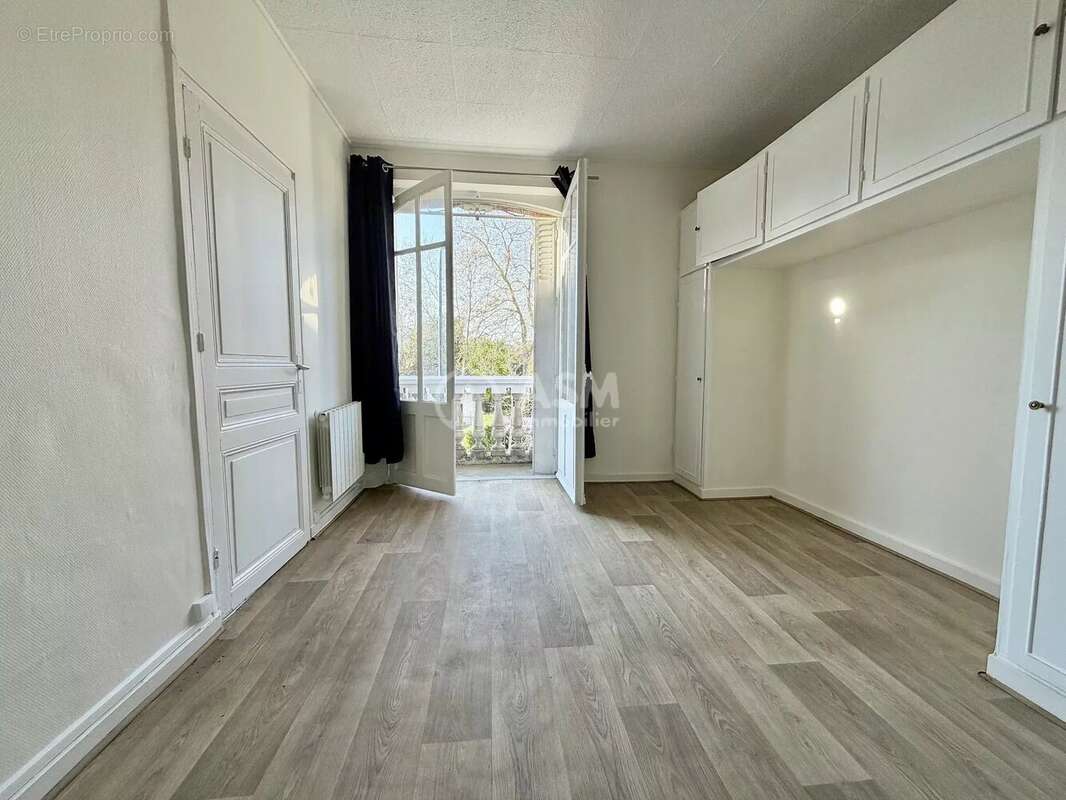 Appartement à LA GARENNE-COLOMBES