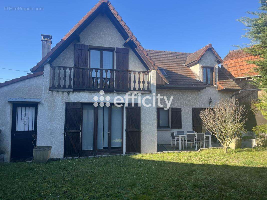 Maison à MONTIGNY-LES-CORMEILLES