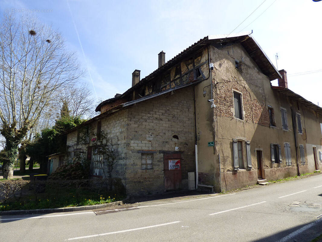 Maison à SAINT-TRIVIER-DE-COURTES