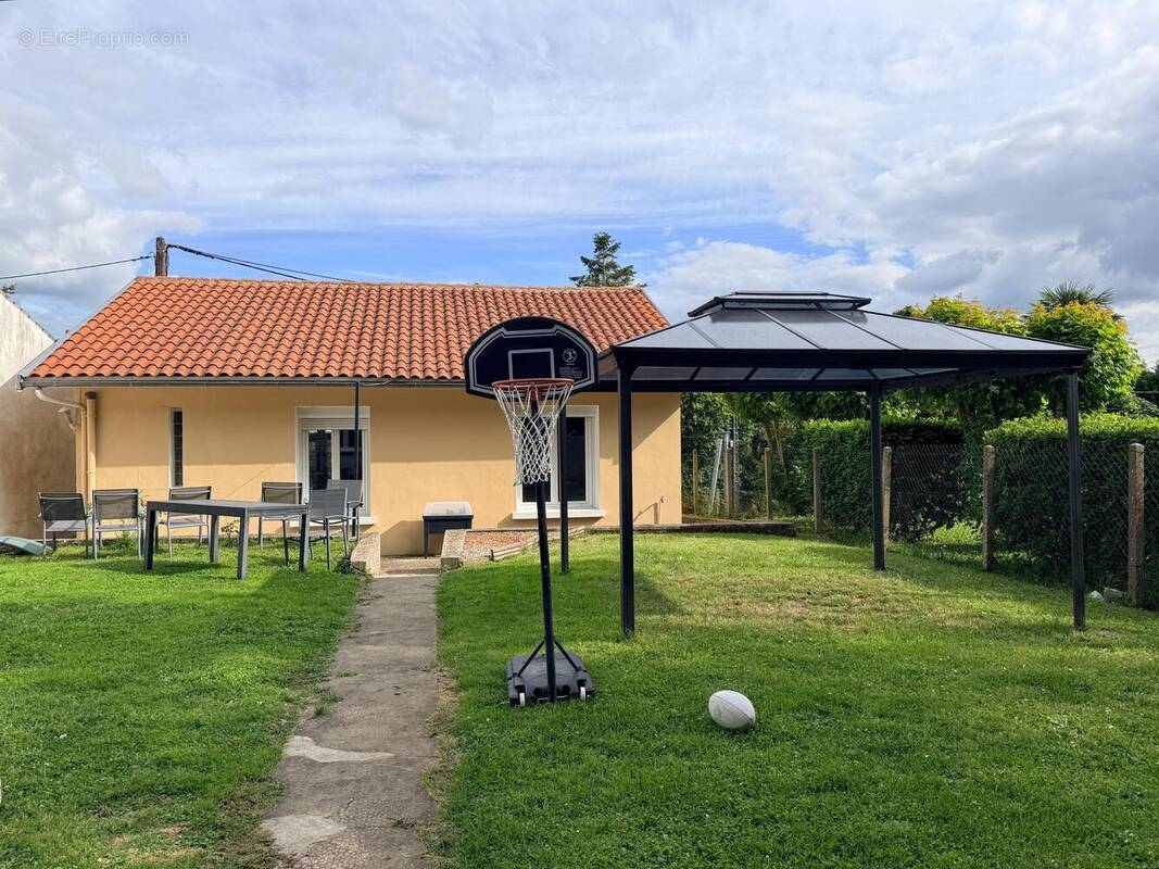 Photo 1 - Maison à SAINTES