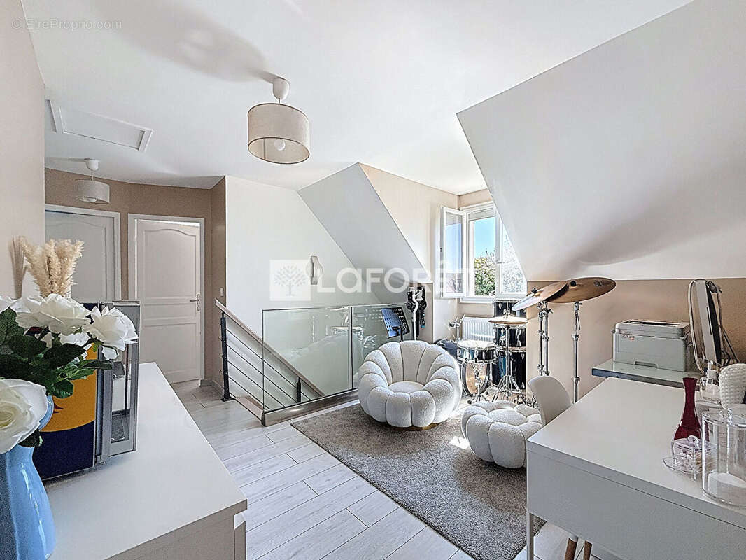 Maison à SAVIGNY-LE-TEMPLE