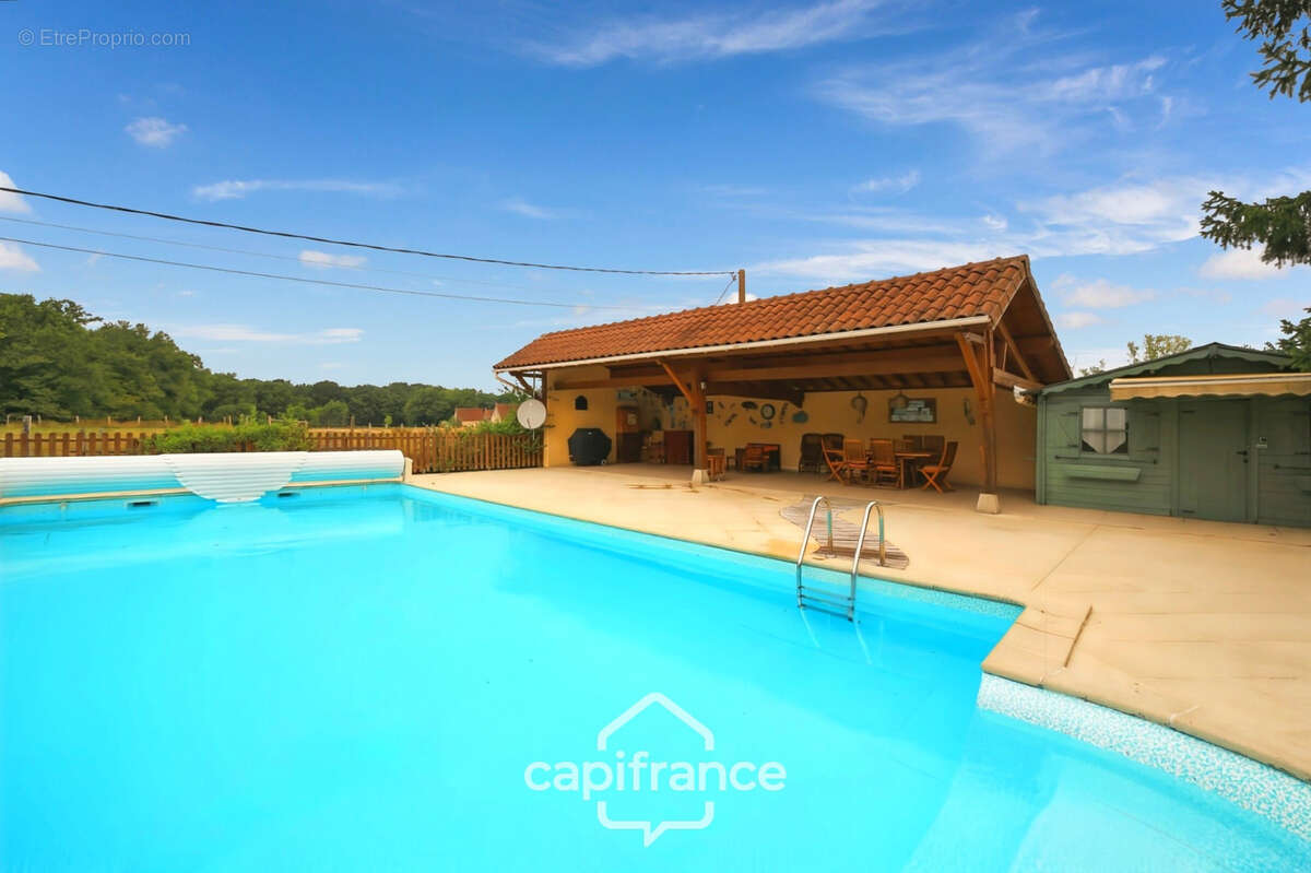 Maison en pierre au calme avec piscine, 5 chambres et plus de 1,6 hectare de terrain - Proche Lons-le-Saunier (39000) - photo 23
