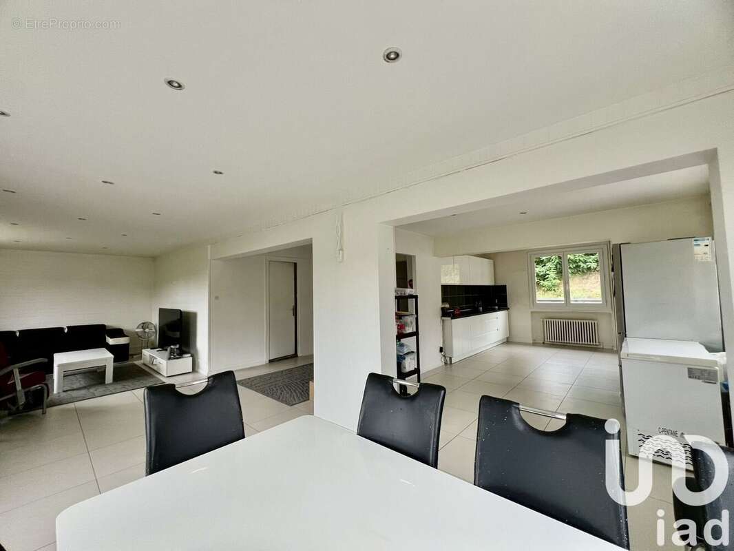 Photo 6 - Maison à LE CHAMBON-FEUGEROLLES