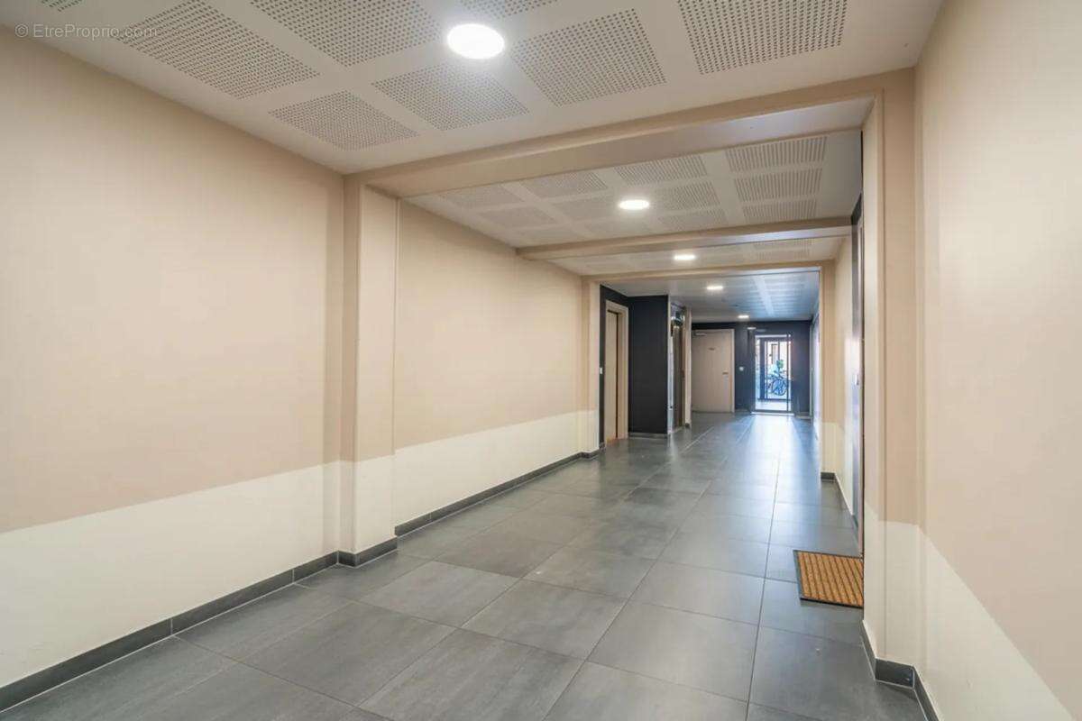 Appartement DUPLEX de 3 pièces de 64 m² à Stains - photo 11