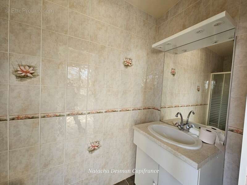 Maison familiale 239 m² au cœur de la nature – 7 pièces – Fort potentiel -  SAINTE COLOMBE (17) - photo 16
