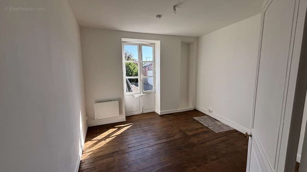 Maison de ville rénovée au centre de Montmorillon - photo 10
