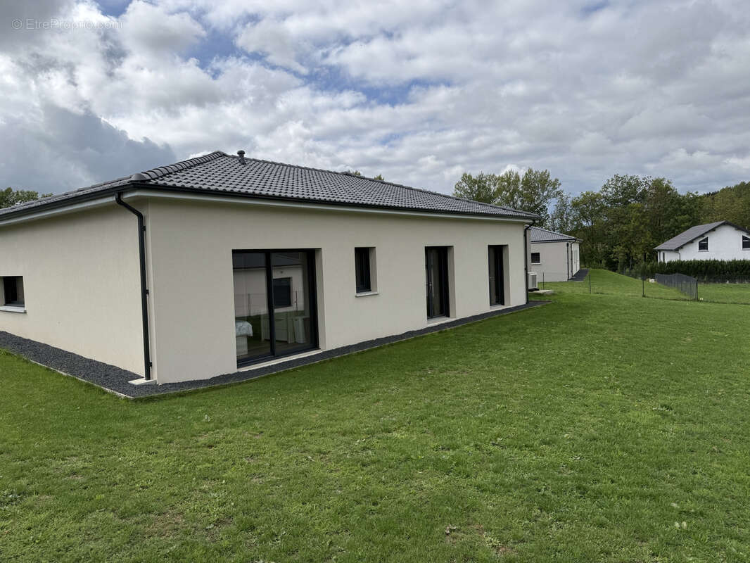 Maison à SAINT-JULIEN-CHAPTEUIL