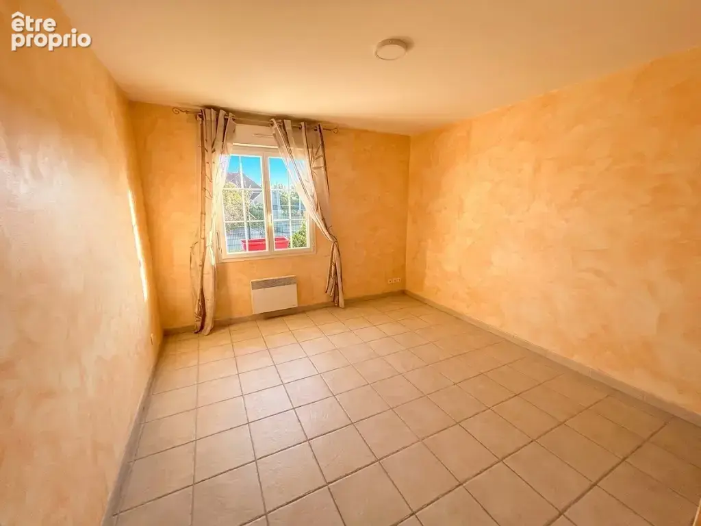 Pavillon individuel de plain-pied développant 144m2 et bâti sur 778m2 de terrain ! - photo 8