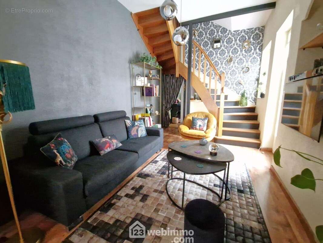 Chaleureux salon avec accès à l'extérieur - Maison à LA ROCHE-SUR-YON