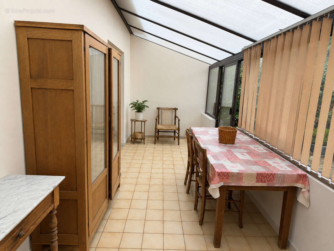 Maison familiale de 145 m2   4 chambres, véranda et double garage, proche de toutes les commodité - photo 12