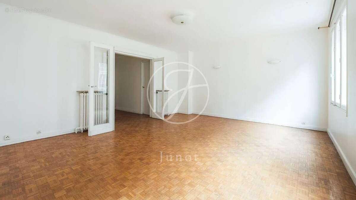 Appartement à PARIS-7E