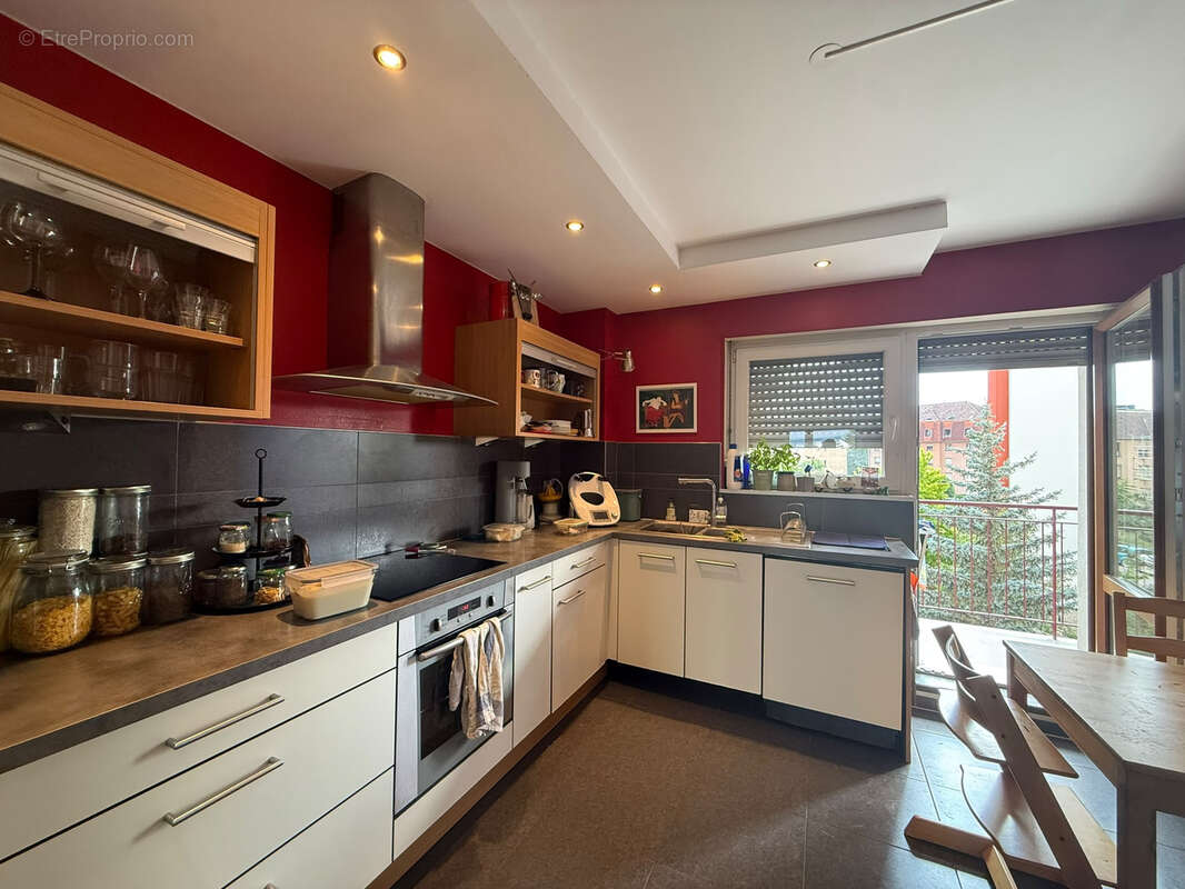 À vendre   Spacieux F4 de 102 m2 avec double salon, balcons, garage et cave   Saint-Louis - photo 7