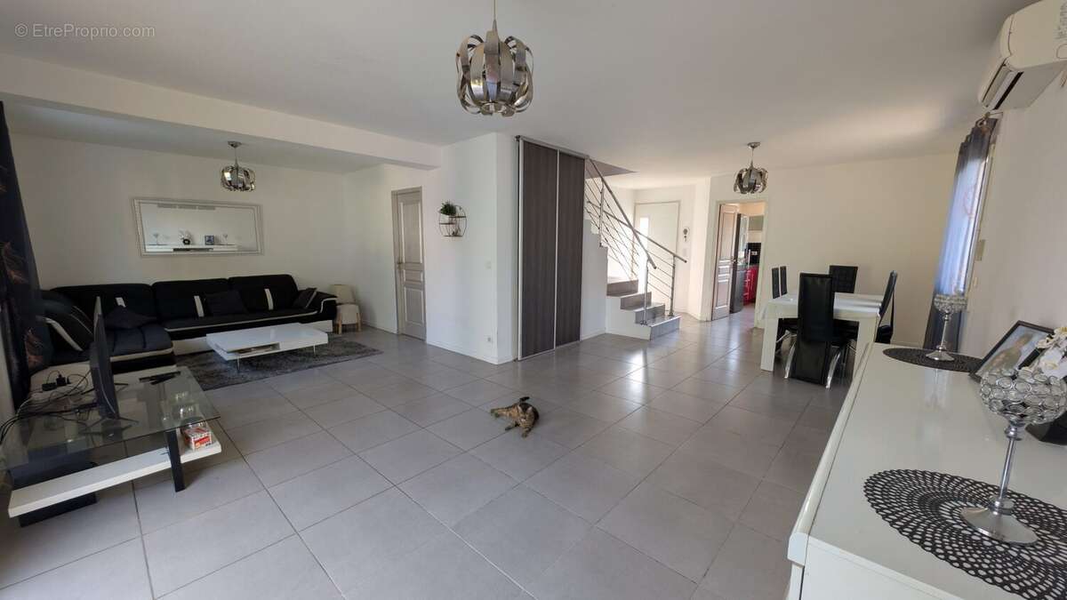 Maison 123 m² à Claret  - photo 3