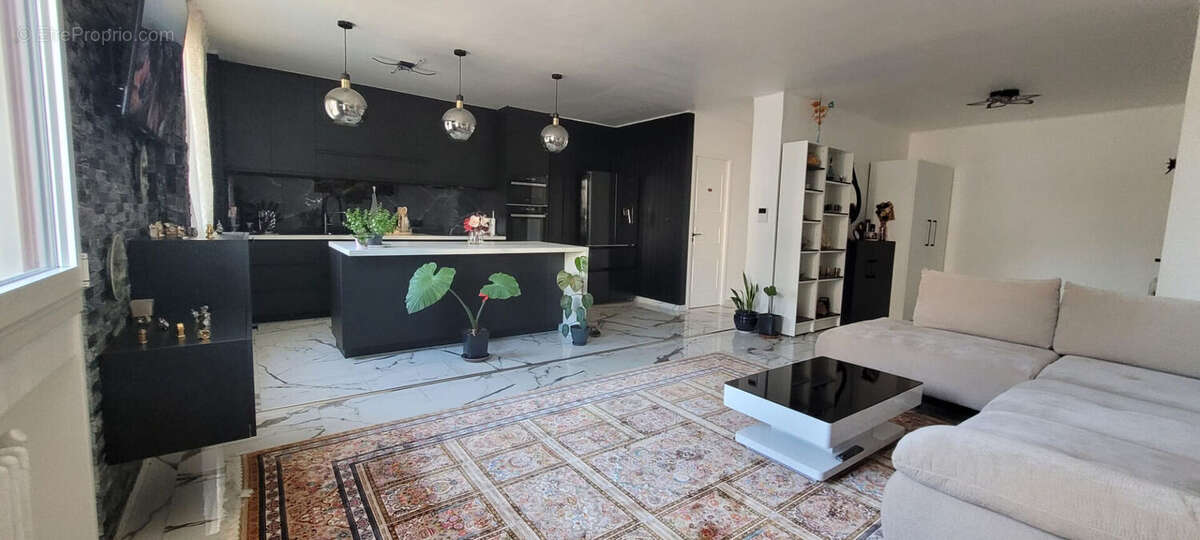 Appartement à SAINT-ETIENNE
