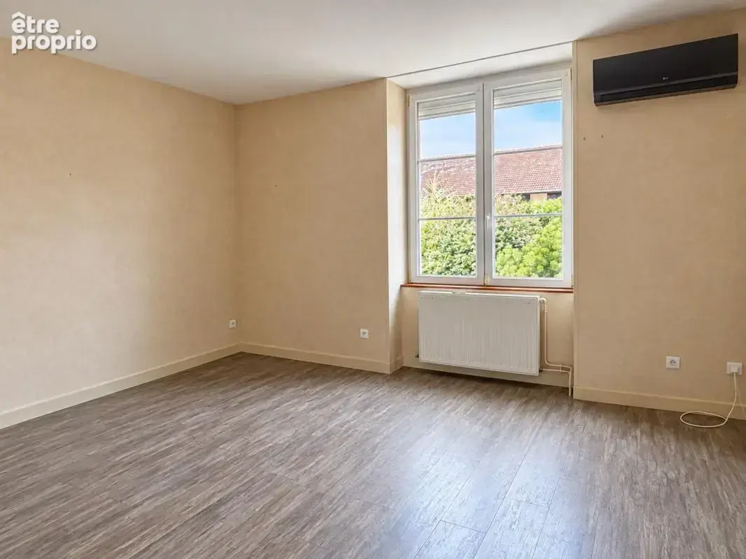 Maison de maître avec piscine et dépendance - photo 6