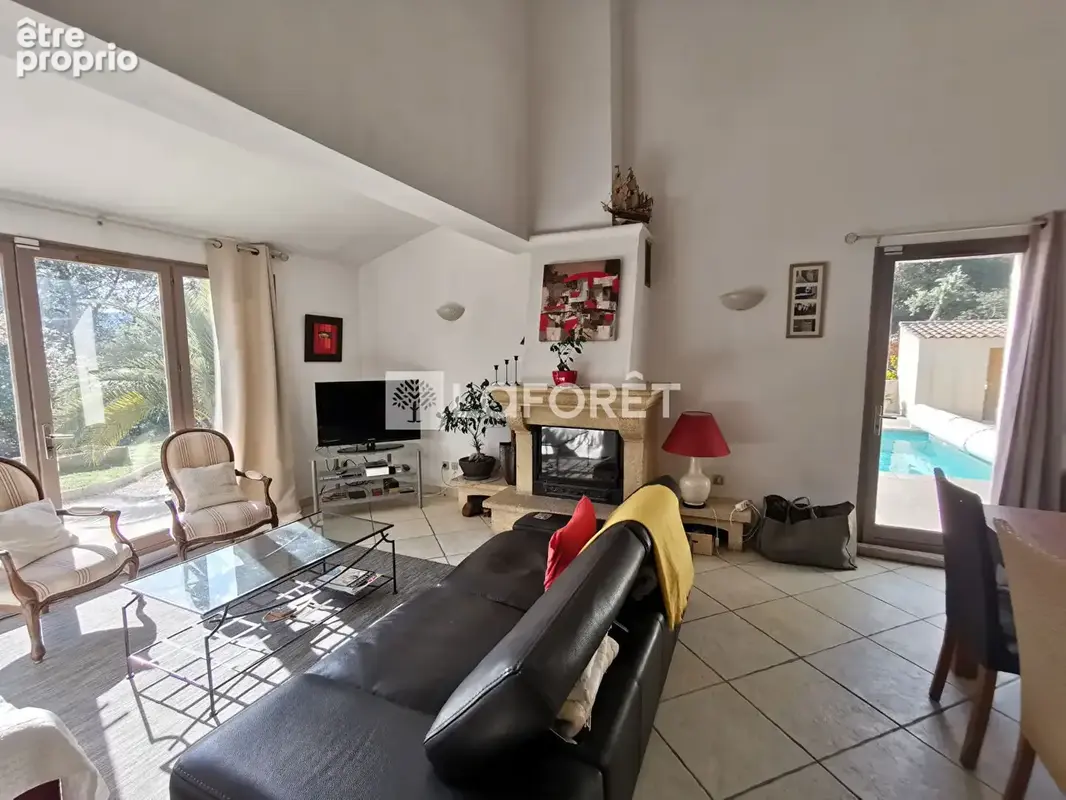 Maison Saint Maximin La Sainte Baume 8 pièces 148 m2 avec piscine - photo 4
