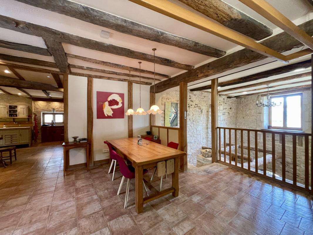 Maison à CHARROUX