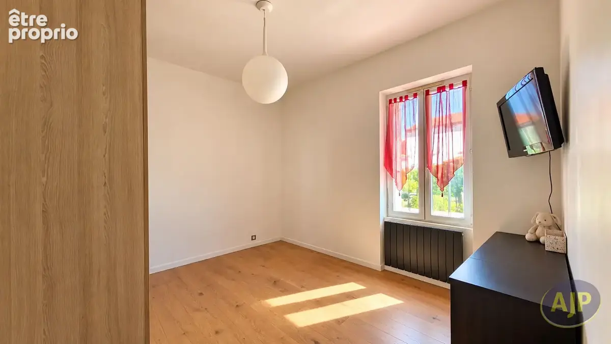 Maison 8 pièces 140 m² à vendre à Aizenay (85190) - photo 8