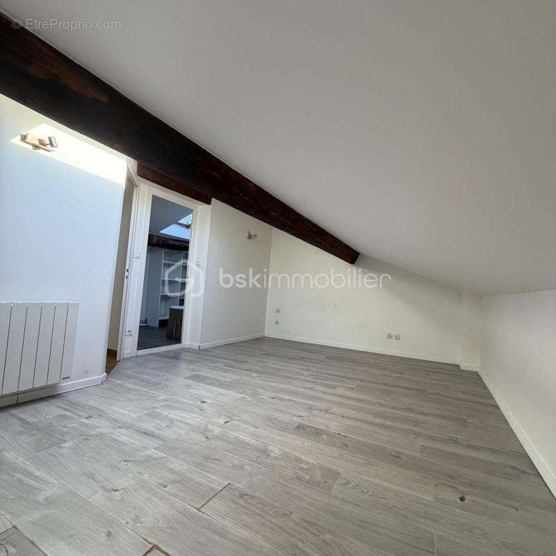 Appartement à SAINT-GENIS-LES-OLLIERES