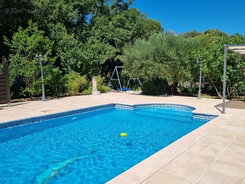 Maison à SAINT-MAXIMIN-LA-SAINTE-BAUME