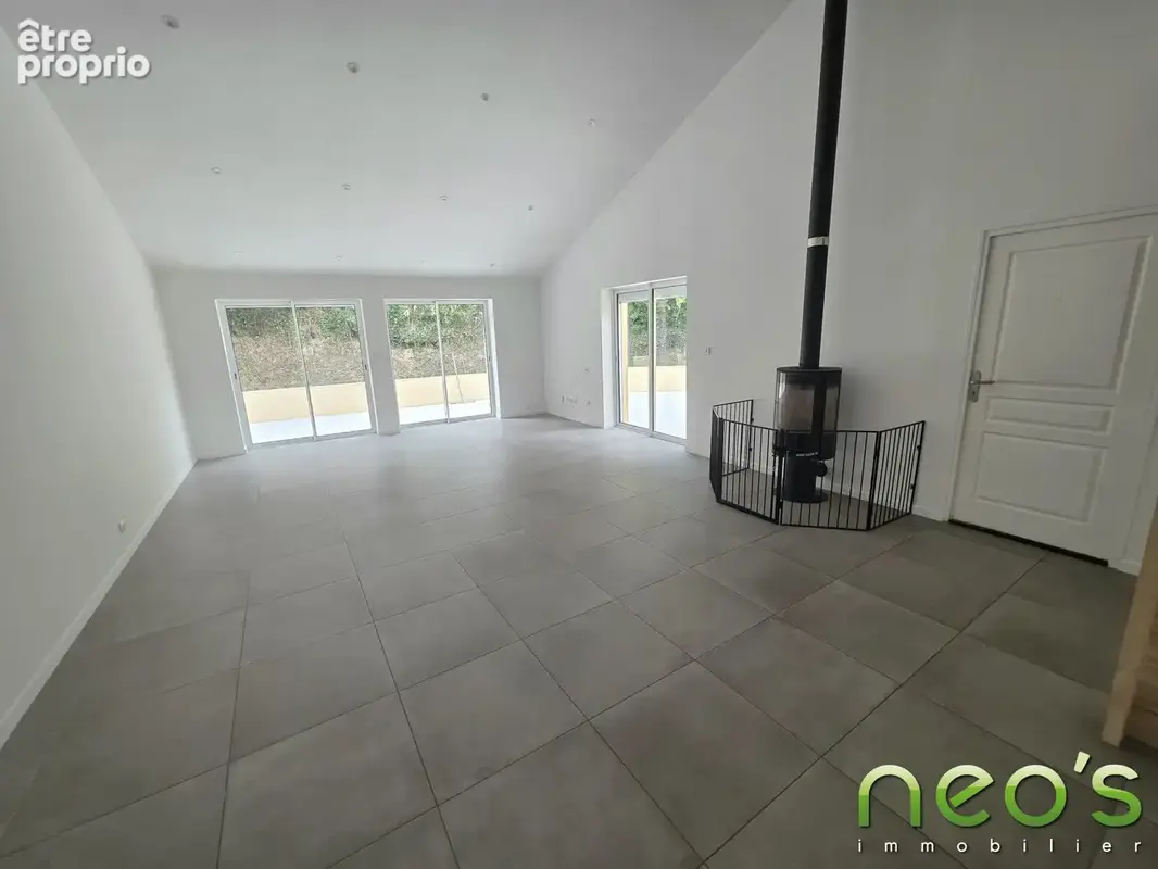 Maison 7 pièces 190 m² à vendre à Le Puiset-Dore (49600) - photo 2