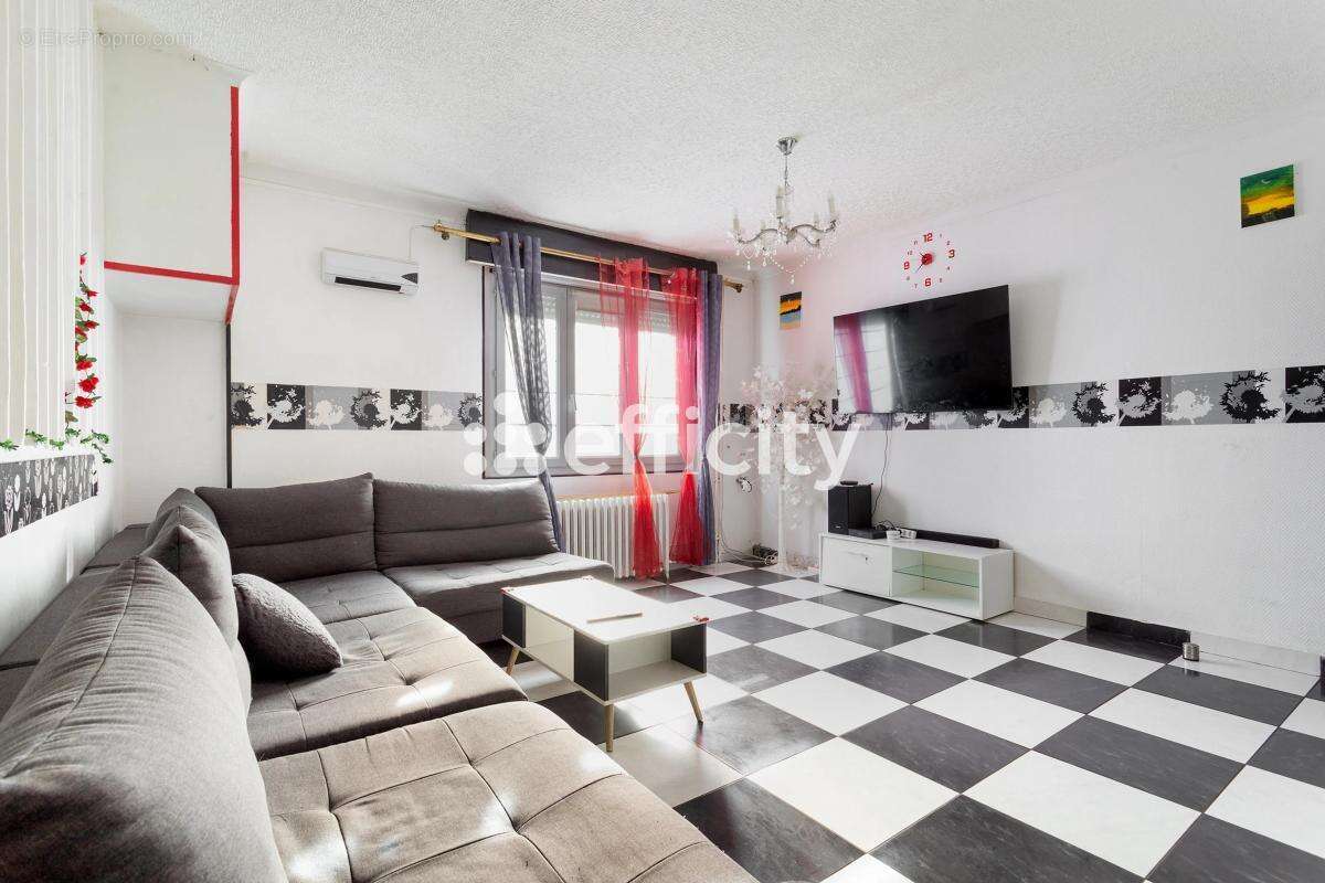 Maison à COURRIERES