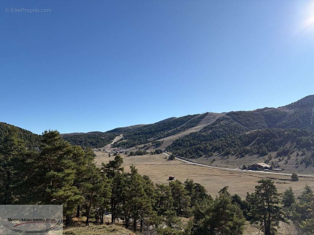 Appartement à GREOLIERES