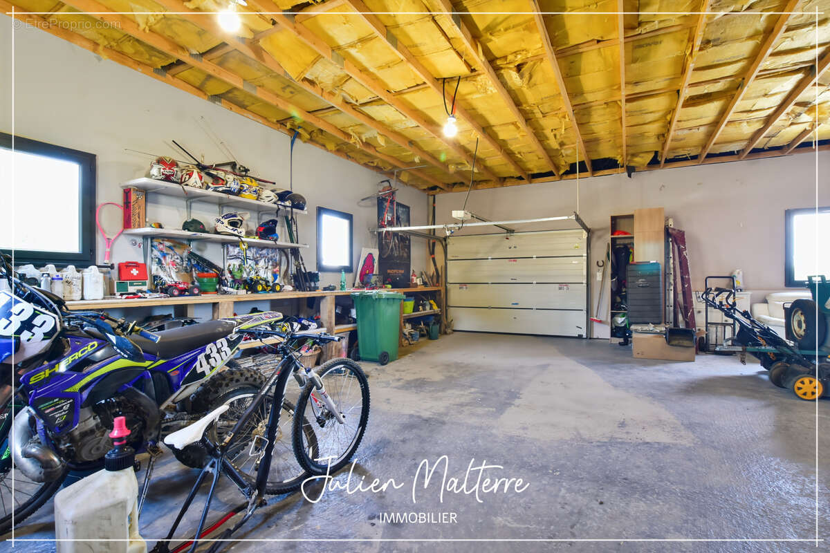 Maison récente de 170 m² sur 2100 m² de terrain préservés, 7 pièces, 5 chambres dont dressing, garage de 85 m² à MAROLS (42) - photo 36