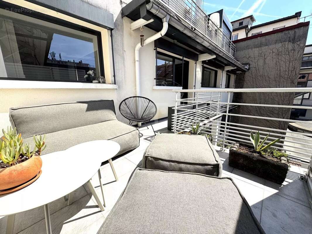 A vendre – loft contemporain en dernier étage – annecy centre-ville - photo 2